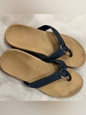 Vionic flip flop sandals. Size 10